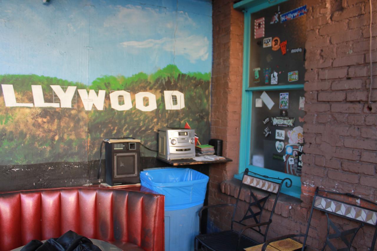 Hostal Hollywood Highland And *